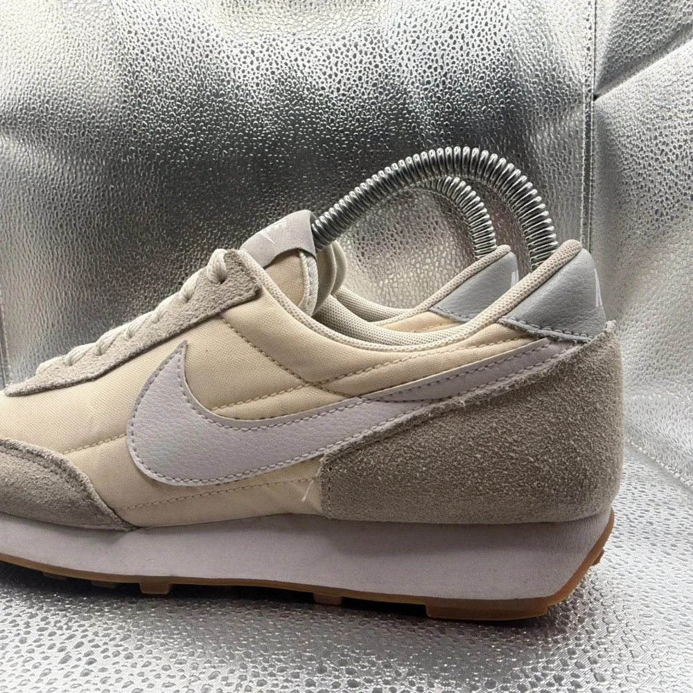 Size 8.5‎ Nike Daybreak Sneakers Womens Cream Good Suede Nylon Waffle Outsole